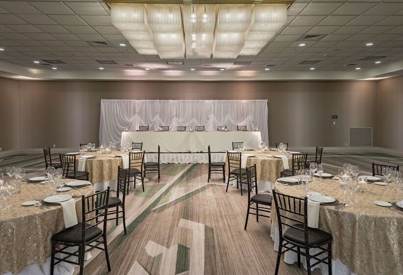 هتل Hilton Birmingham Downtown At Uab