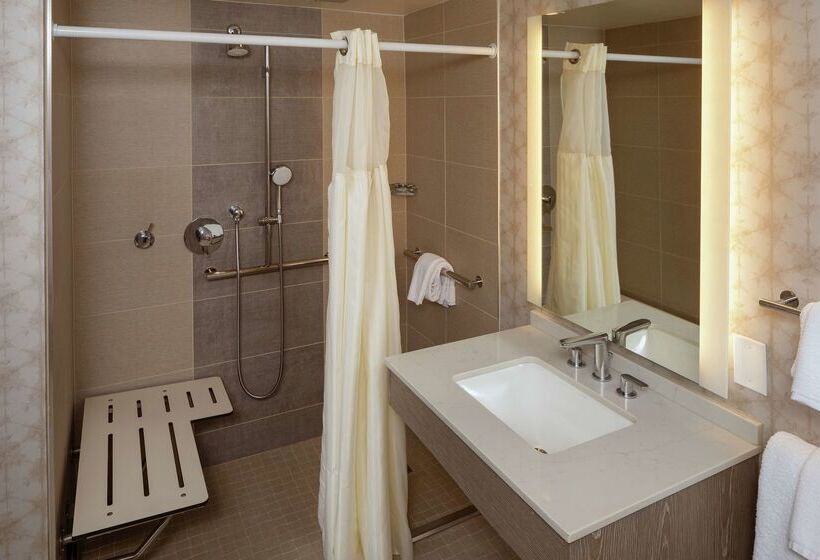 هتل Hilton Birmingham Downtown At Uab