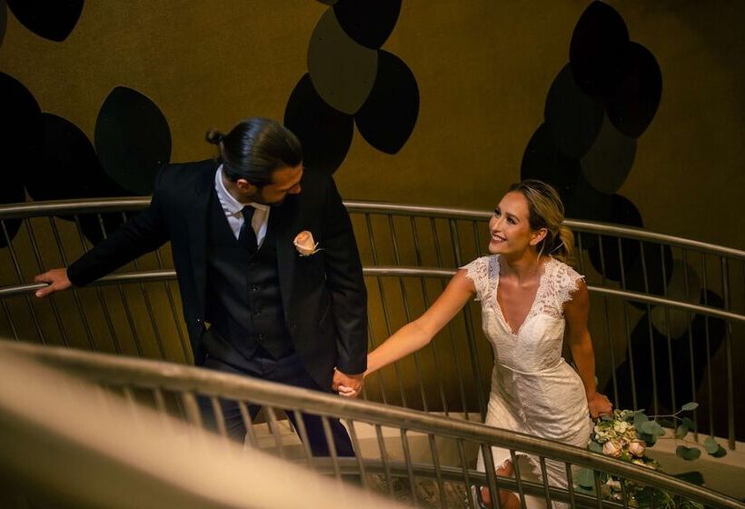 هتل Hilton Birmingham Downtown At Uab