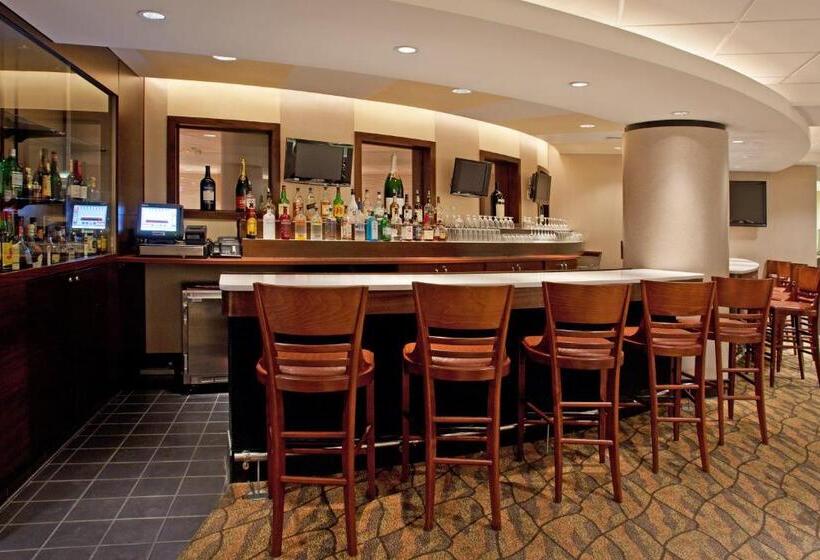 هتل Holiday Inn Columbus Dwtn Capitol Square, An Ihg