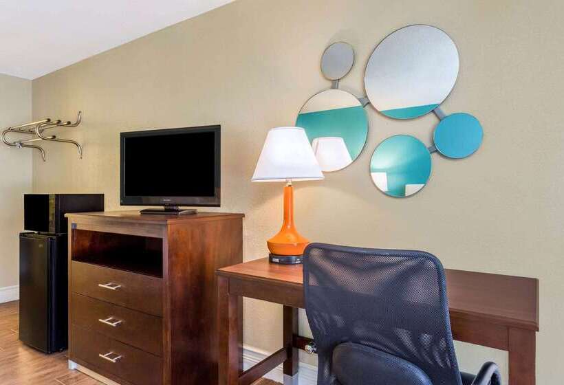 فندق Howard Johnson By Wyndham Lakeland