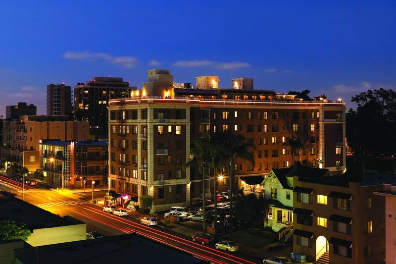 هتل Inn At The Park