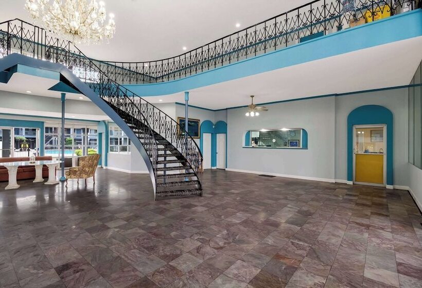 בית מלון כפרי Rodeway Inn Conference Center