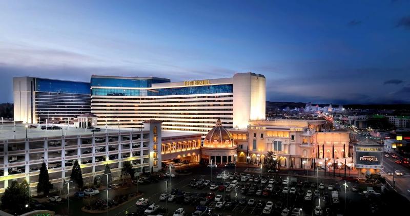 هتل Peppermill Resort Spa Casino