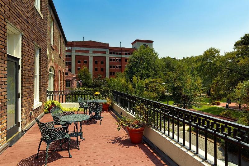 هتل Planters Inn On Reynolds Square