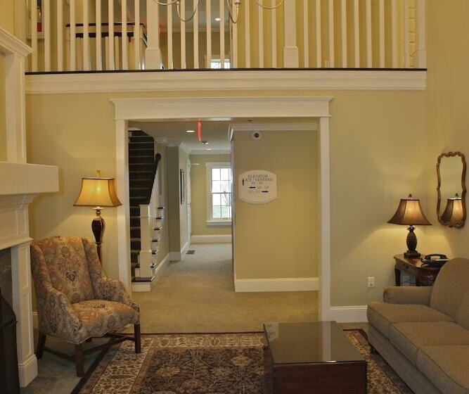 호텔 Publick House Historic Inn And Country Motor Lodge