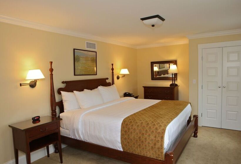 호텔 Publick House Historic Inn And Country Motor Lodge
