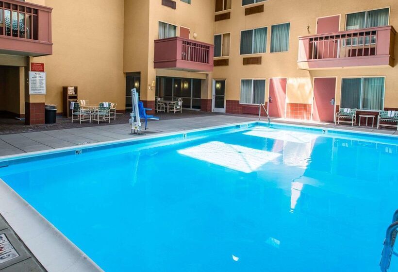 בית מלון כפרי Quality Inn And Conference Center Greeley Downtown