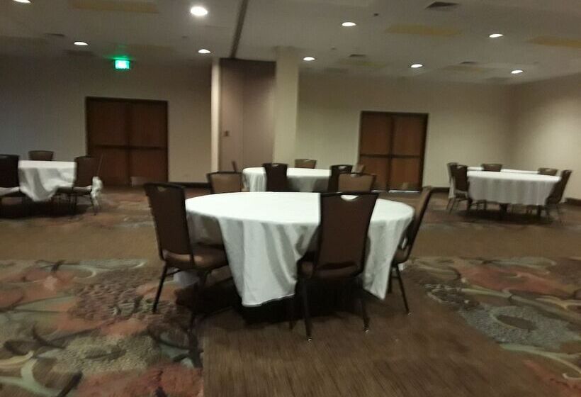 בית מלון כפרי Quality Inn And Conference Center Greeley Downtown