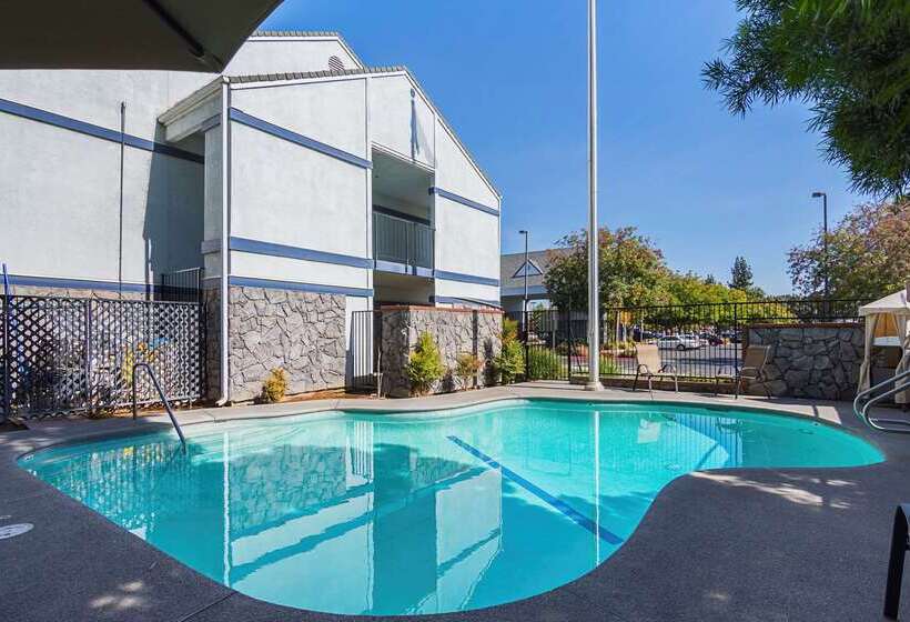 هتل Quality Inn Fresno Yosemite Airport