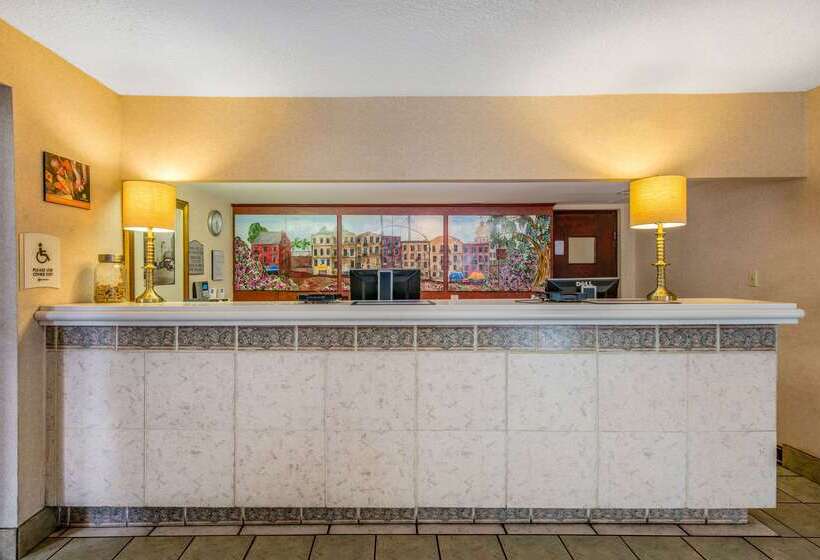 هتل Quality Inn Savannah Historic District