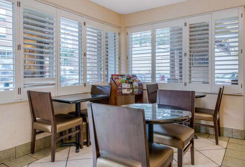 هتل Quality Inn Savannah Historic District