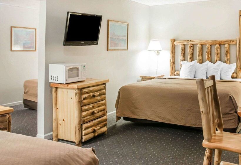 هتل Quality Inn & Suites Beachfront