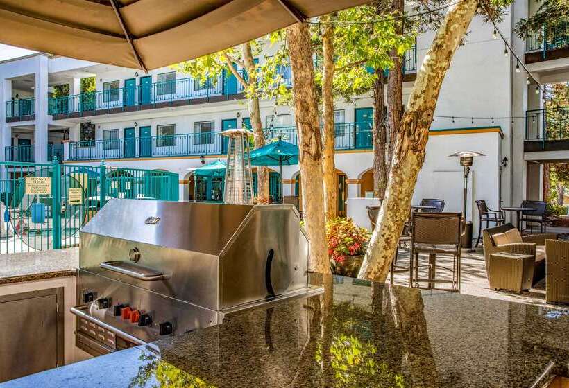 בית מלון כפרי Quality Suites Downtown San Luis Obispo