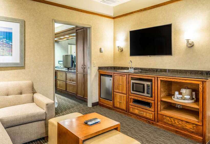 בית מלון כפרי Quality Suites Downtown San Luis Obispo