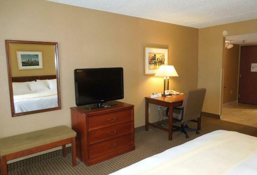 هتل Rl Cleveland Airport West