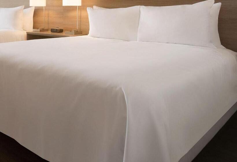 هتل Rl Cleveland Airport West