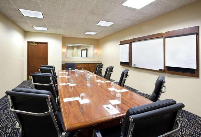 هتل Rl Cleveland Airport West