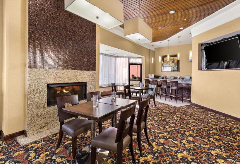 هتل Rl Cleveland Airport West