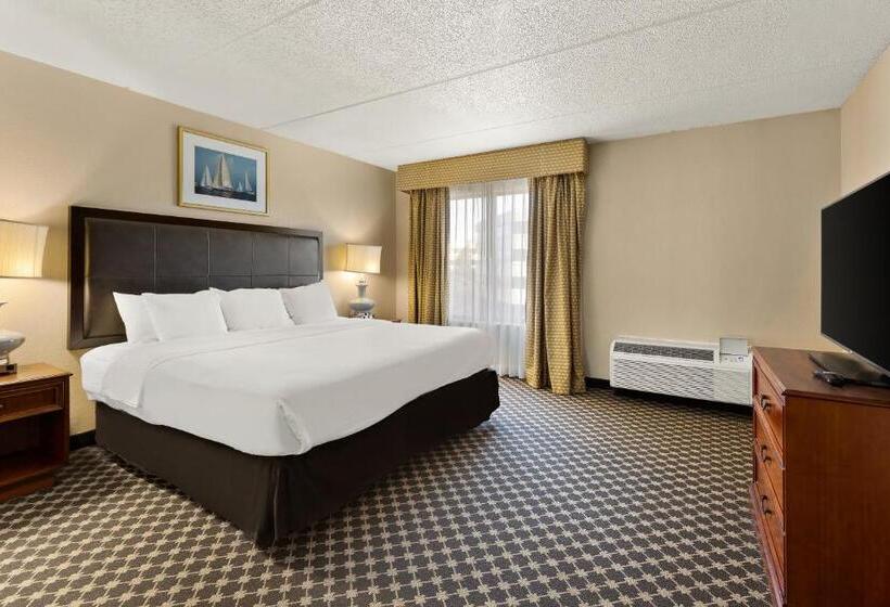 هتل Rl Cleveland Airport West