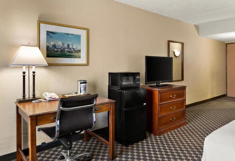 هتل Rl Cleveland Airport West