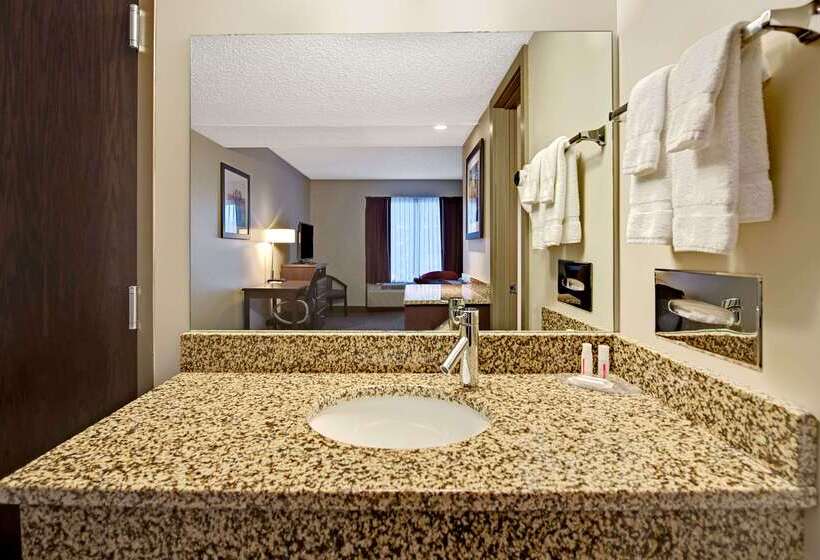 호텔 Quality Inn & Suites Columbus