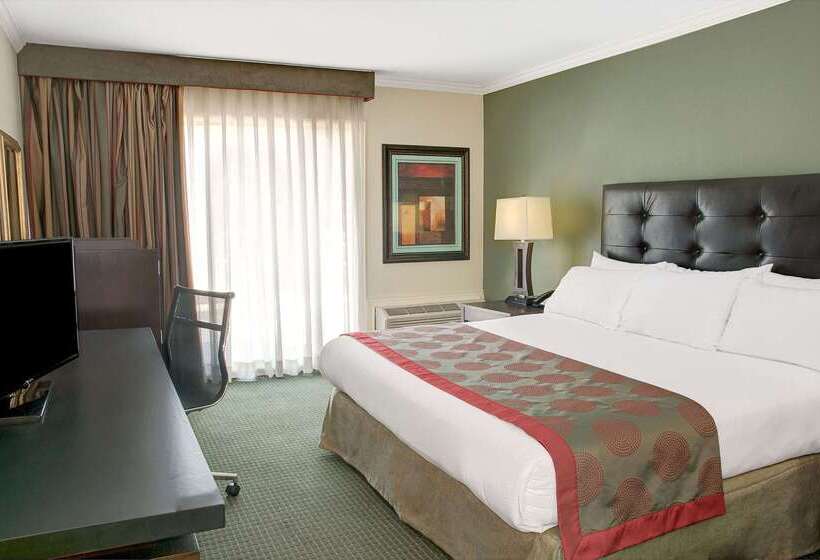 هتل Ramada By Wyndham Houston Intercontinental Airport East