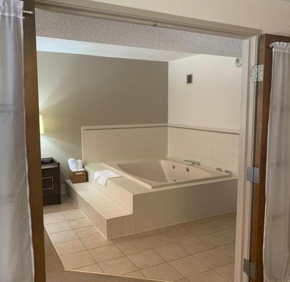 Отель Ramada By Wyndham Marquette