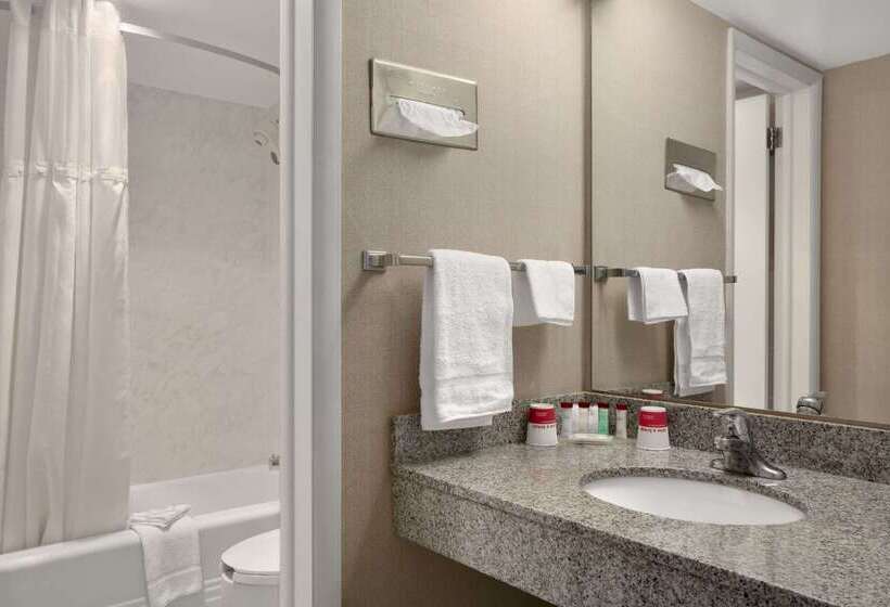 Отель Ramada By Wyndham Washington