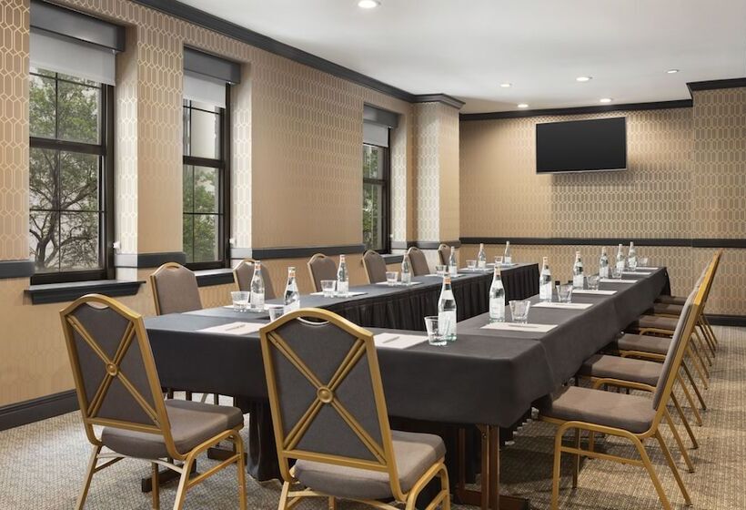 هتل The Admiral, Downtown Historic District