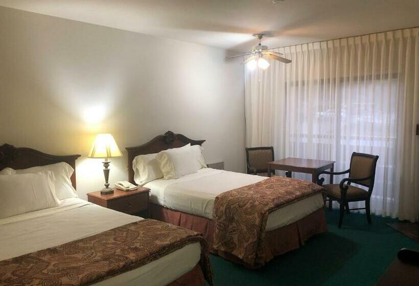 هتل The Monarch Resort