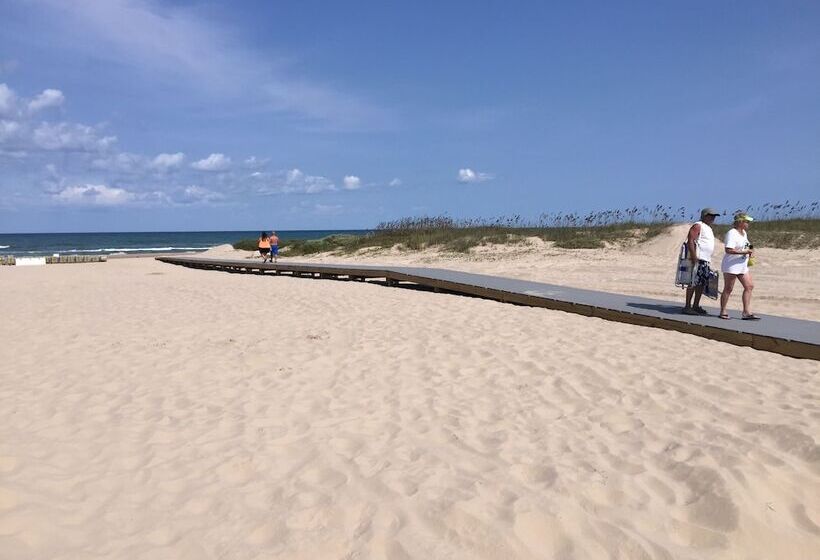 Isla Grand Beach Resort