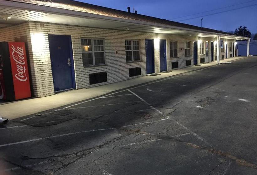 מוטל Parkway Inn