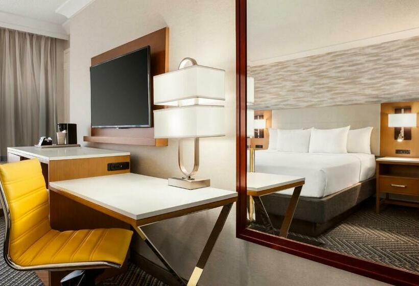 هتل Radisson  Baltimore Downtowninner Harbor