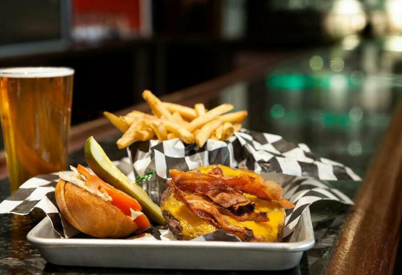 هتل Radisson  Baltimore Downtowninner Harbor