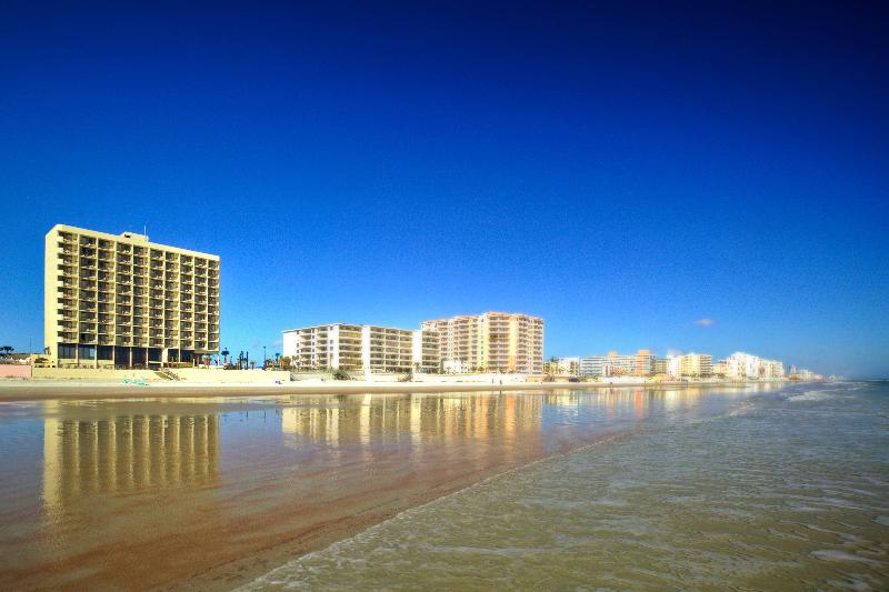 אתר נופש Holiday Inn Express & Suites Oceanfront Daytona Beach Shores, An Ihg
