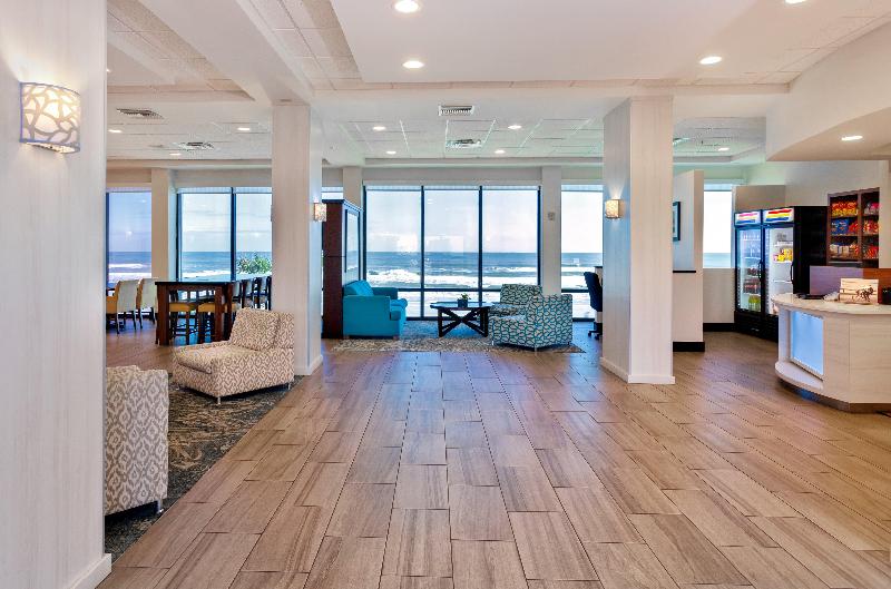 אתר נופש Holiday Inn Express & Suites Oceanfront Daytona Beach Shores, An Ihg
