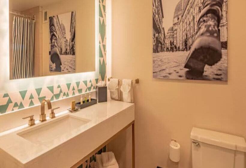 هتل Courtyard by Marriott San Diego Downtown Little Italy