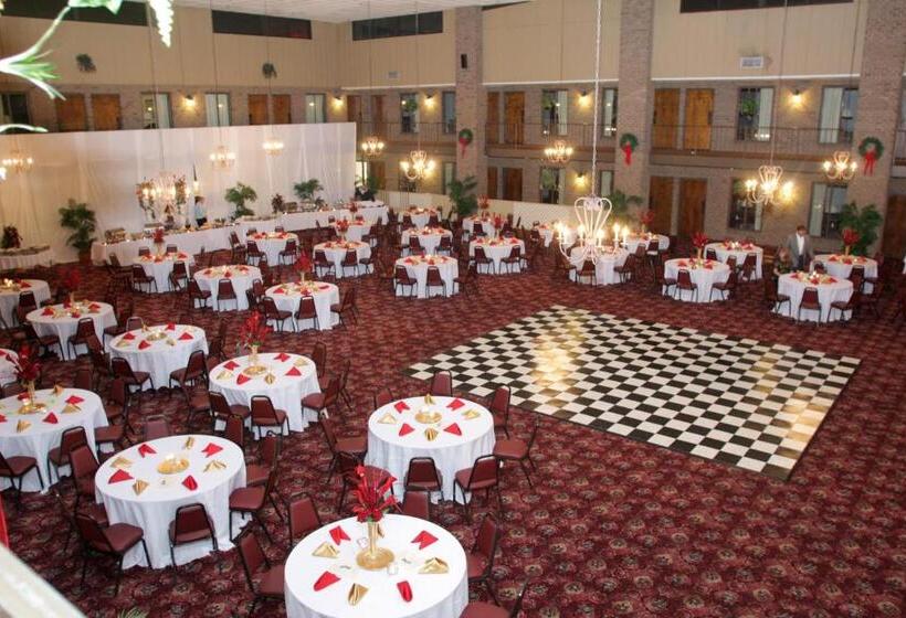 בית מלון כפרי Ahoskie Inn