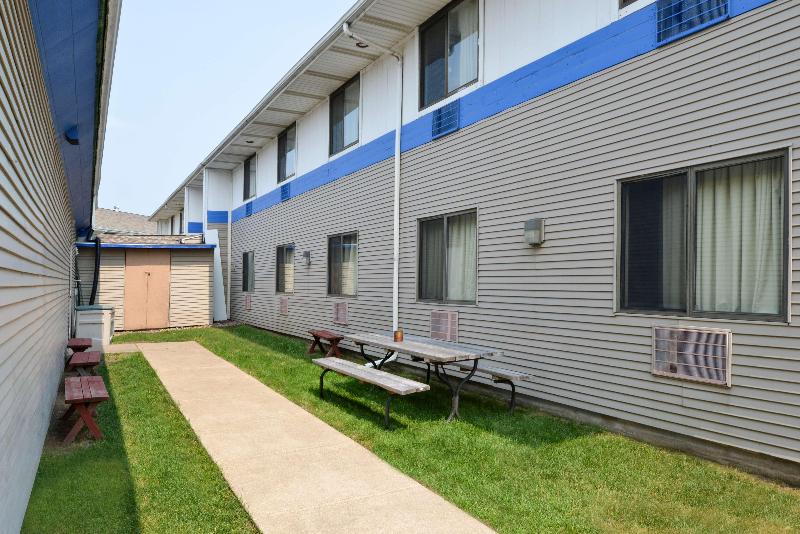 هتل Americas Best Value Inn La Crosse