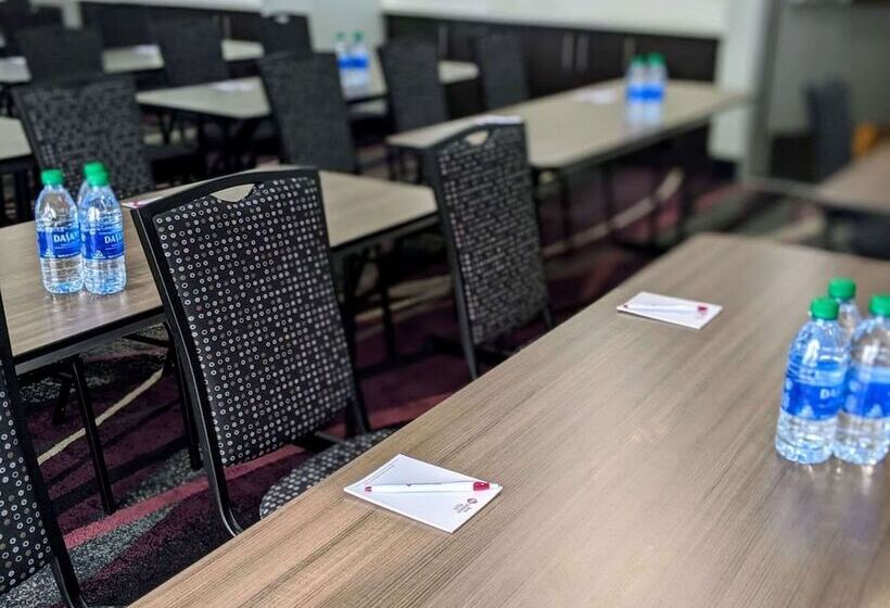 בית מלון כפרי Best Western Plus Commerce