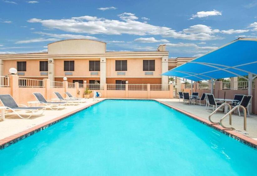 هتل Days Inn By Wyndham Mcallen