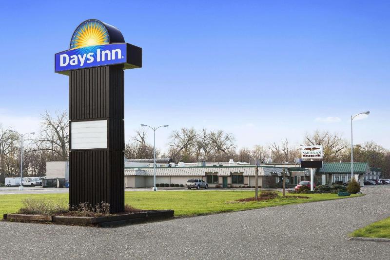 בית מלון כפרי Days Inn By Wyndham Rock Falls