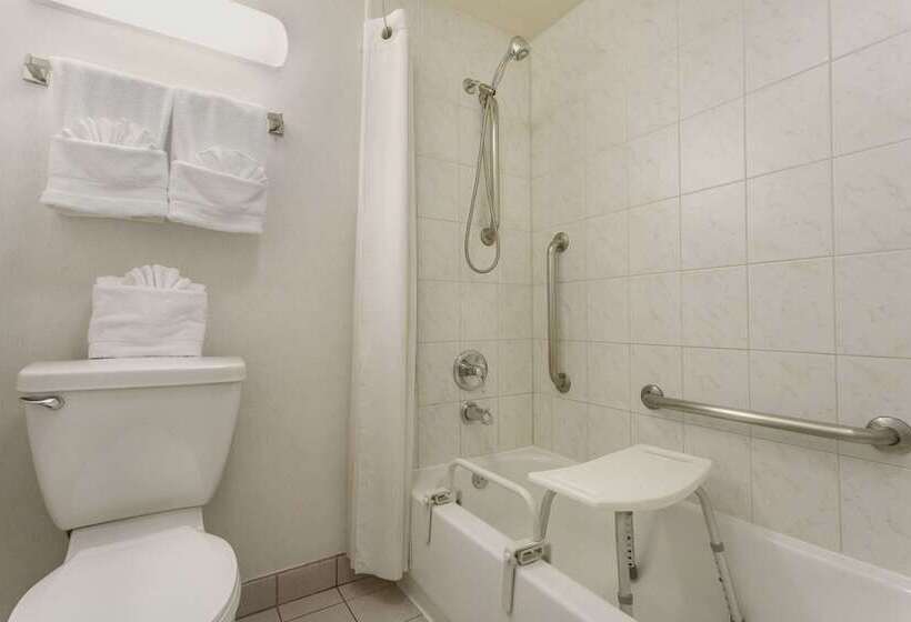 هتل Days Inn By Wyndham San Diego/downtown/convention Center