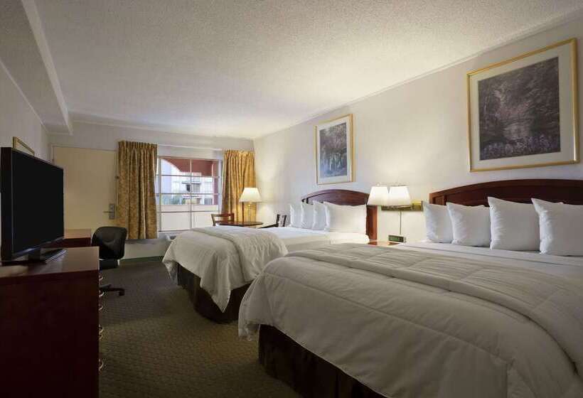 هتل Days Inn By Wyndham San Diego/downtown/convention Center