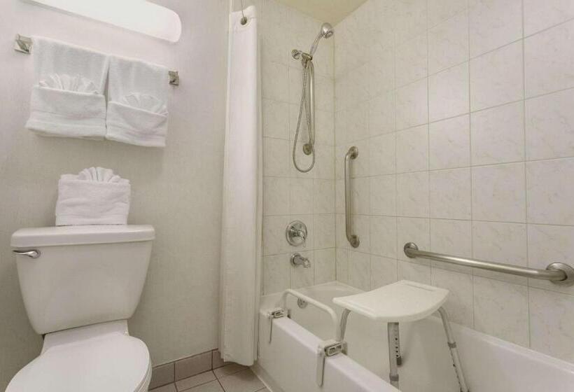 هتل Days Inn By Wyndham San Diego/downtown/convention Center