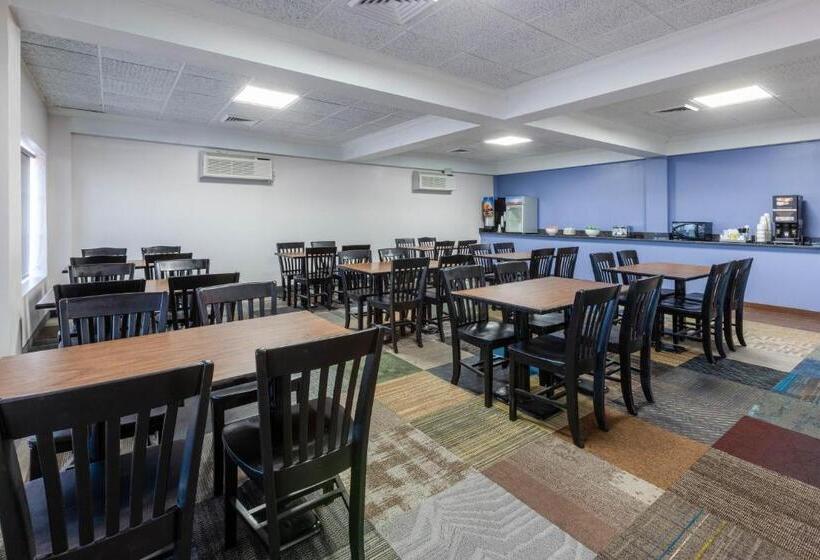 هتل Days Inn By Wyndham Sandusky Cedar Point