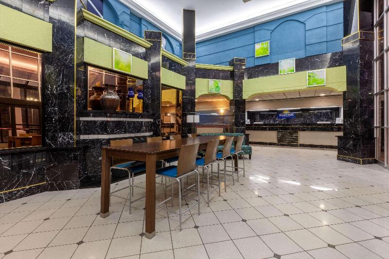 هتل Days Inn By Wyndham Sandusky Cedar Point