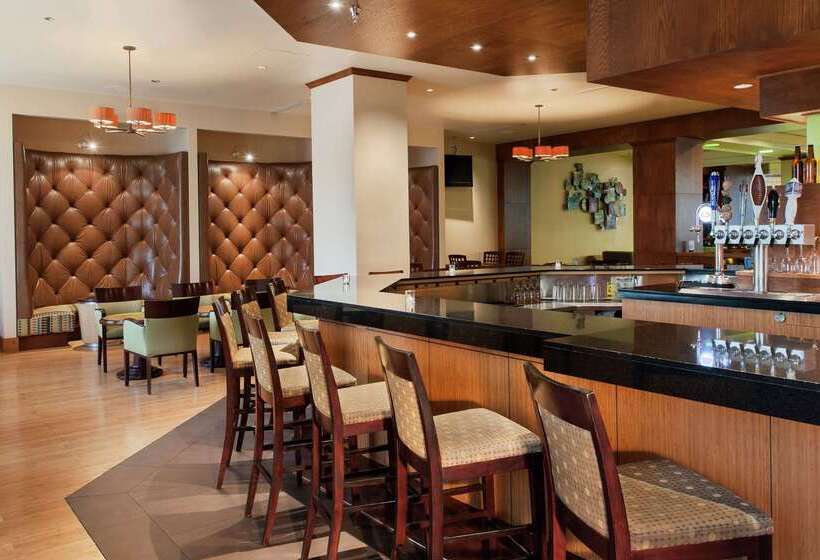 هتل Doubletree By Hilton Omaha Downtown