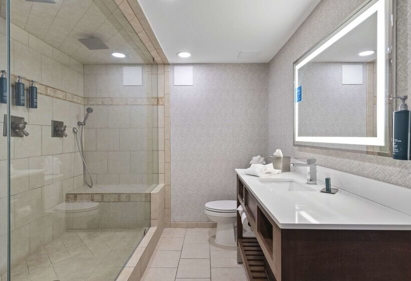 هتل Doubletree By Hilton Columbus